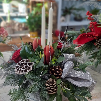 Long and Low Festive Table Arrangement